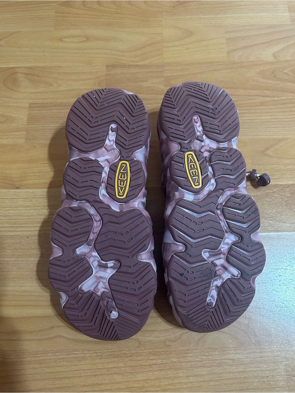 KEEN LIKE NEW Pink Water Shoes/Outdoor Sandals Women Size 9.5 - Picture 4 of 6